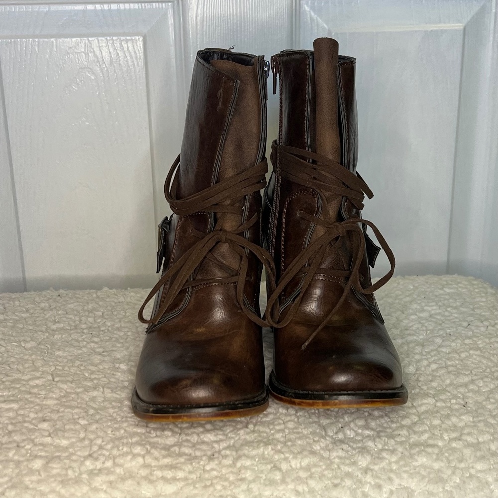 Pierre Dumas Vegan Leather Lace-Up Chunky Stacked Heel Boots | size 9